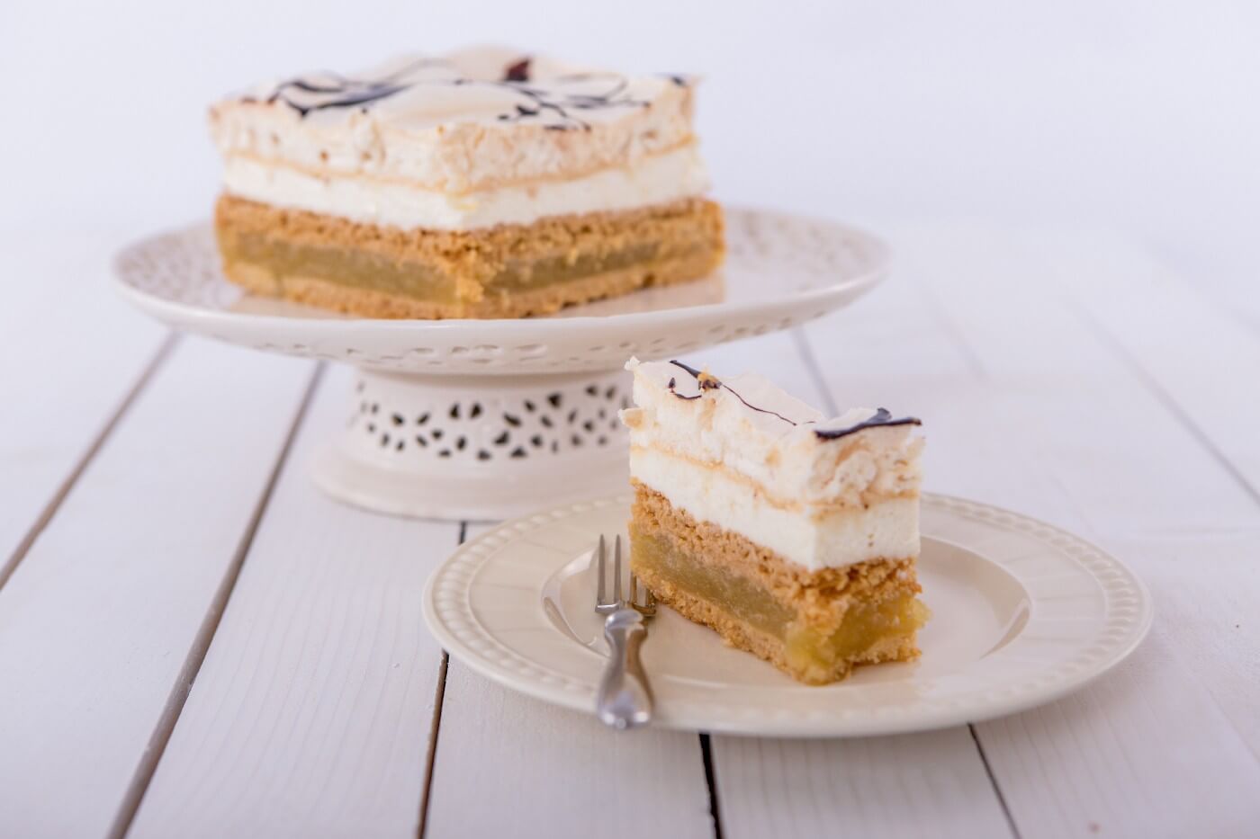 Szarlotka z Bezą i bitą śmietaną