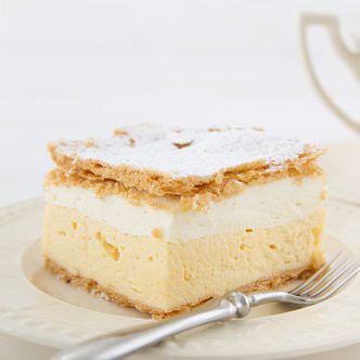 Kremówka z bitą śmietaną