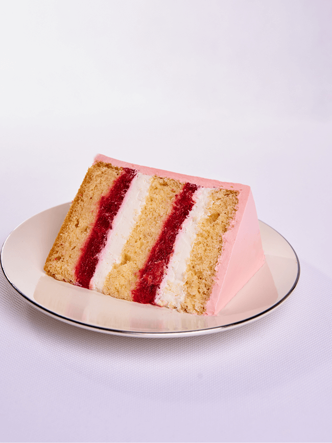 Tort śmietankowo truskawkowy